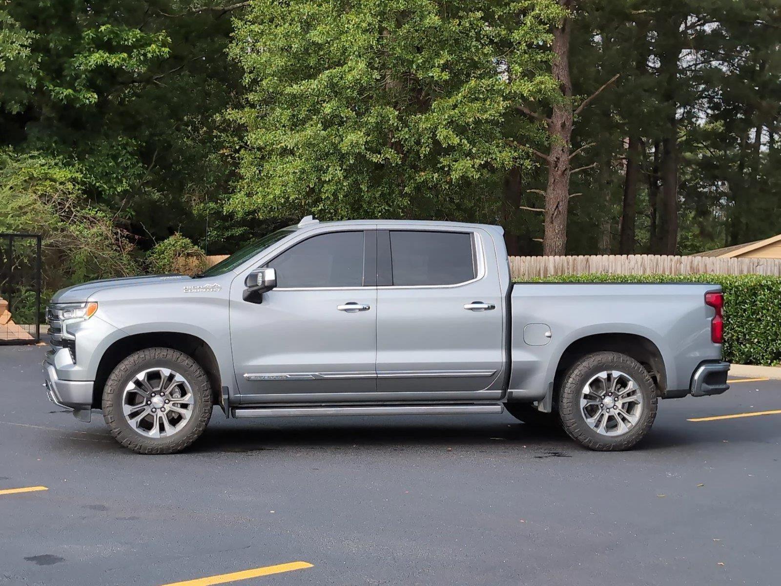chevrolet silverado 1500 2023 1GCUDJE81PZ192898 image